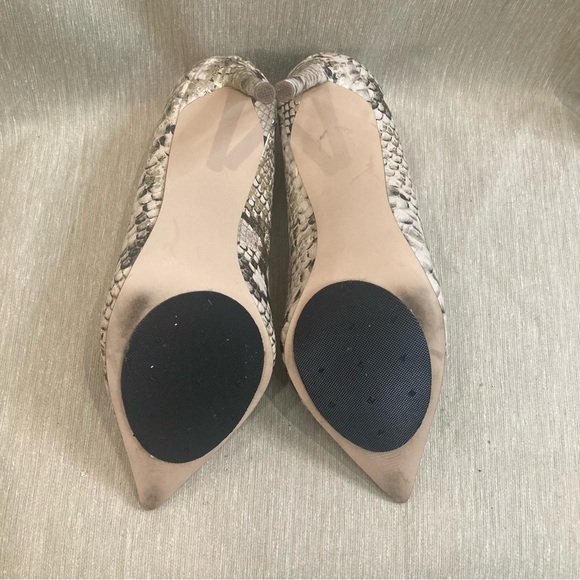 STEVE MADDEN Sz 7 Vala In  Snake Gold Pointy Toe Slip On Stilettos Heels Pumps - Picture 9 of 10
